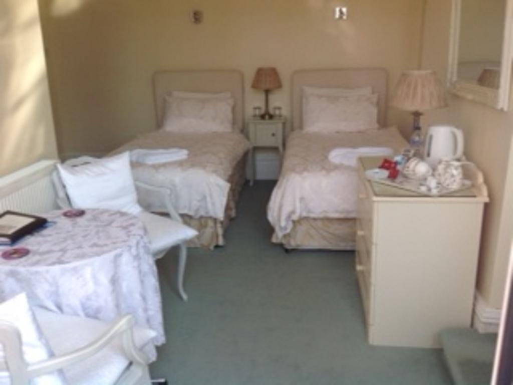 Bassets House Bed & Breakfast Eastbourne Ngoại thất bức ảnh