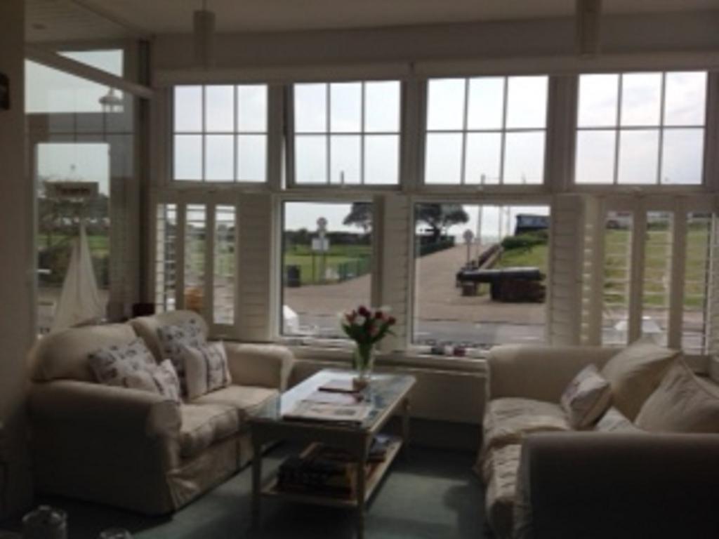 Bassets House Bed & Breakfast Eastbourne Ngoại thất bức ảnh
