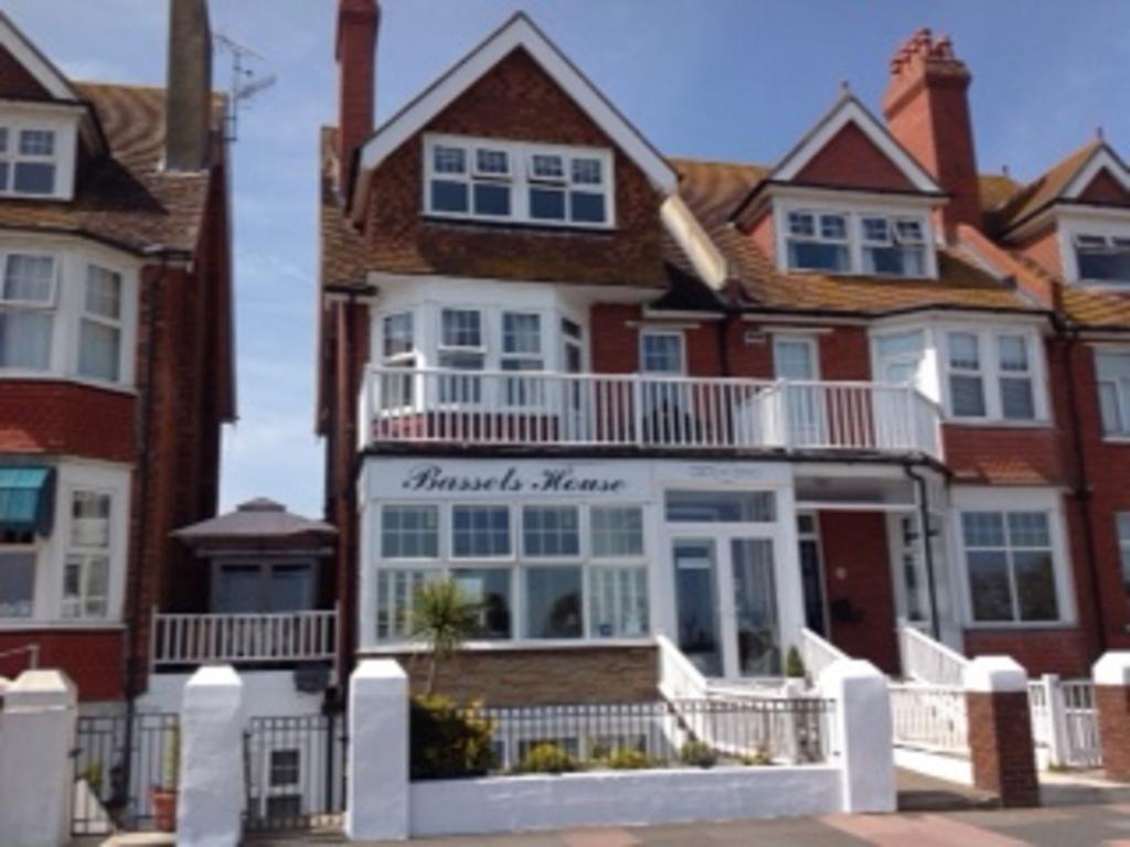 Bassets House Bed & Breakfast Eastbourne Ngoại thất bức ảnh