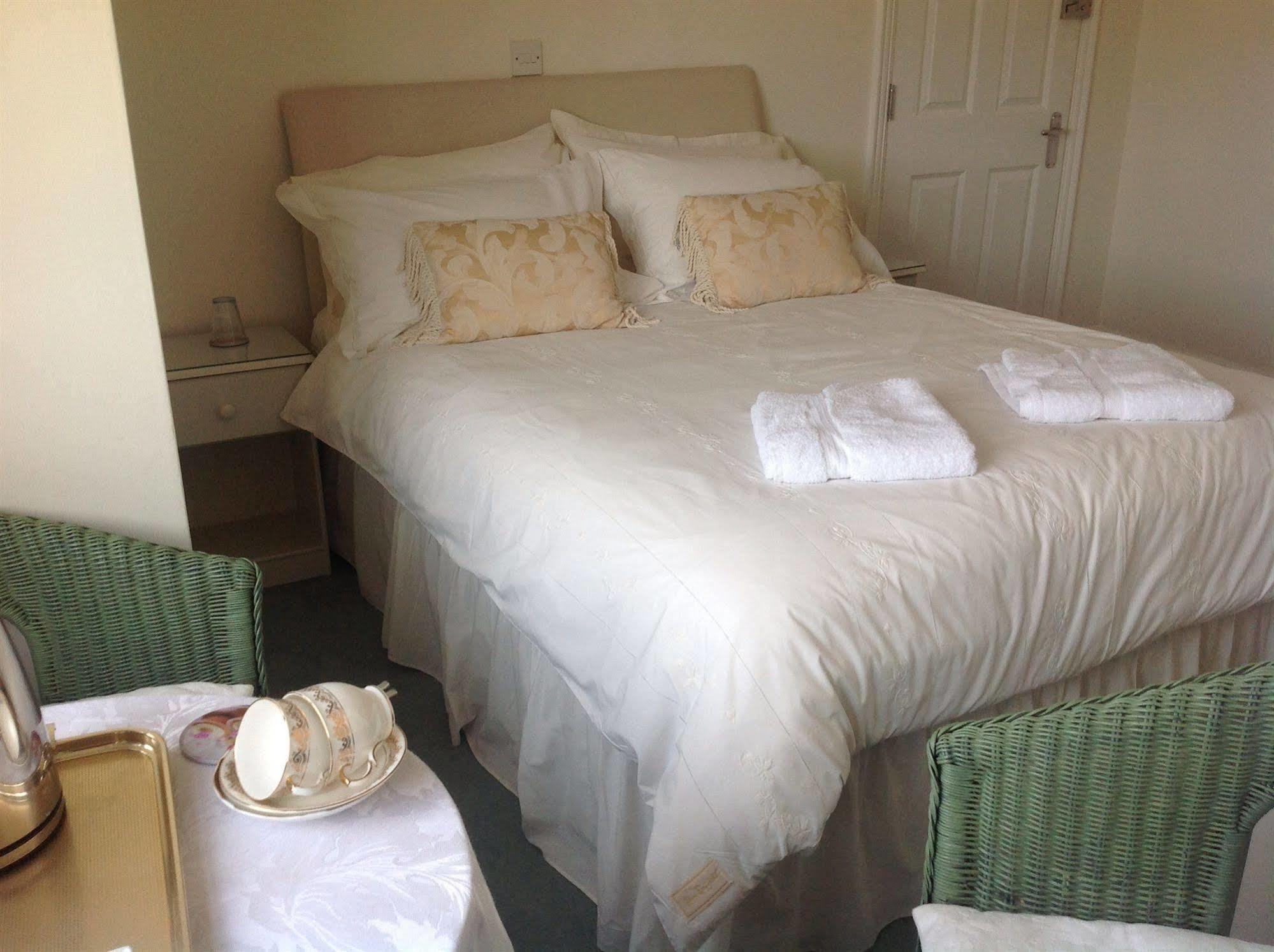 Bassets House Bed & Breakfast Eastbourne Ngoại thất bức ảnh