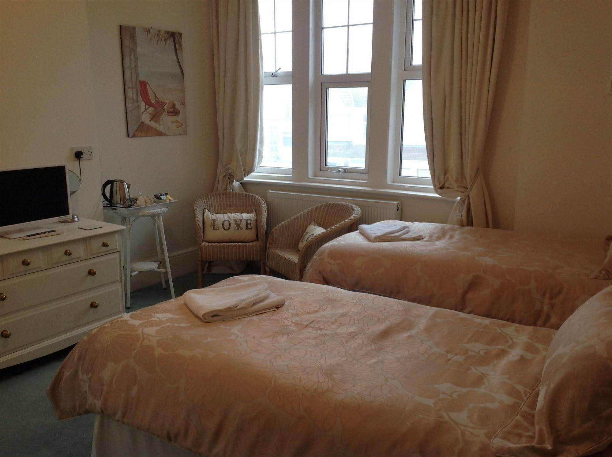 Bassets House Bed & Breakfast Eastbourne Ngoại thất bức ảnh